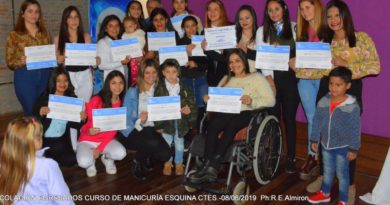 Entrega en el CCE los Certificados a los Egresados del Curso de Manicura Entrega en el CCE los Certificados a los Egresados del Curso de Manicura